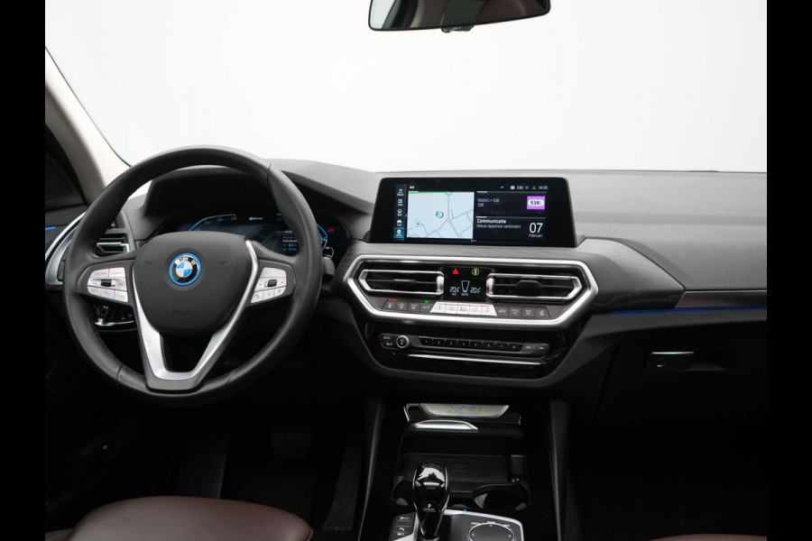 BMW X3 xDrive30e Business Edition Plus PHEV 293pk FACELIFT Dealer O.H. | Trekhaak Af Fabriek | Panodak | Head Up | Adaptive Cruise | Adaptief Onderstel | Lederen Sportstoelen Memory & Ventilatie | Camera | Keyless | Apple Carplay | Navigatie | Virtual | Plug In