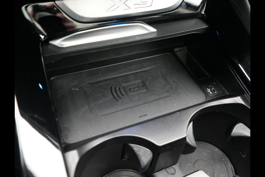 BMW X3 xDrive30e Business Edition Plus PHEV 293pk FACELIFT Dealer O.H. | Trekhaak Af Fabriek | Panodak | Head Up | Adaptive Cruise | Adaptief Onderstel | Lederen Sportstoelen Memory & Ventilatie | Camera | Keyless | Apple Carplay | Navigatie | Virtual | Plug In