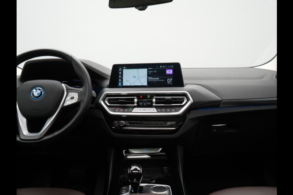 BMW X3 xDrive30e Business Edition Plus PHEV 293pk FACELIFT Dealer O.H. | Trekhaak Af Fabriek | Panodak | Head Up | Adaptive Cruise | Adaptief Onderstel | Lederen Sportstoelen Memory & Ventilatie | Camera | Keyless | Apple Carplay | Navigatie | Virtual | Plug In