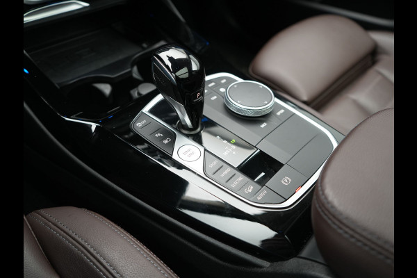 BMW X3 xDrive30e Business Edition Plus PHEV 293pk FACELIFT Dealer O.H. | Trekhaak Af Fabriek | Panodak | Head Up | Adaptive Cruise | Adaptief Onderstel | Lederen Sportstoelen Memory & Ventilatie | Camera | Keyless | Apple Carplay | Navigatie | Virtual | Plug In
