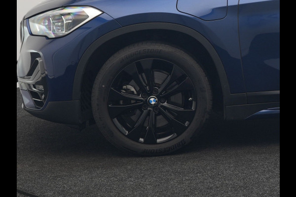 BMW X1 xDrive25e Sportline Plug In Hybrid 221pk Dealer O.H. PHEV | Trekhaak Afn. | Adaptive Cruise | Camera | Sportstoelen Verwarmd | Sfeerverlichting | Keyless | LED Koplampen | Navigatie | DAB |