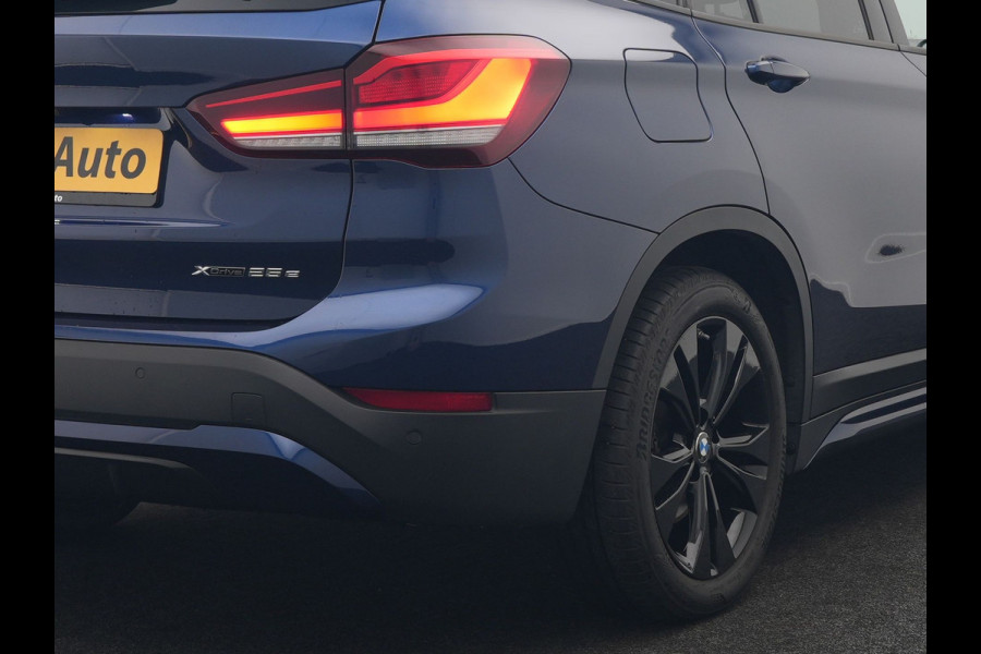BMW X1 xDrive25e Sportline Plug In Hybrid 221pk Dealer O.H. PHEV | Trekhaak Afn. | Adaptive Cruise | Camera | Sportstoelen Verwarmd | Sfeerverlichting | Keyless | LED Koplampen | Navigatie | DAB |