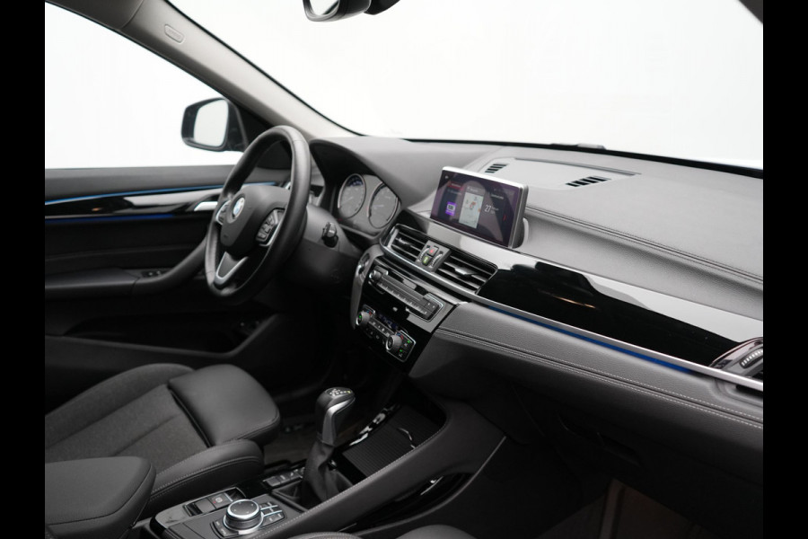 BMW X1 xDrive25e Sportline Plug In Hybrid 221pk Dealer O.H. PHEV | Trekhaak Afn. | Adaptive Cruise | Camera | Sportstoelen Verwarmd | Sfeerverlichting | Keyless | LED Koplampen | Navigatie | DAB |