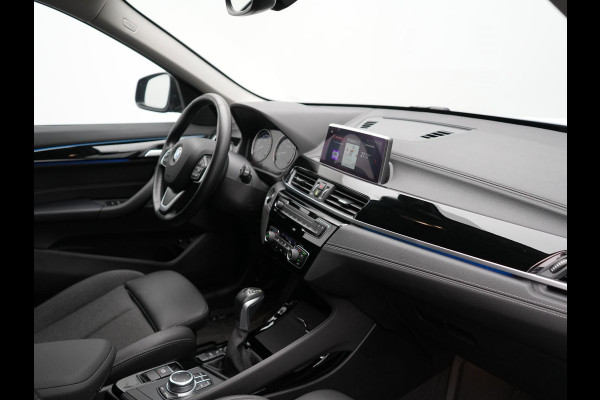 BMW X1 xDrive25e Sportline Plug In Hybrid 221pk Dealer O.H. PHEV | Trekhaak Afn. | Adaptive Cruise | Camera | Sportstoelen Verwarmd | Sfeerverlichting | Keyless | LED Koplampen | Navigatie | DAB |