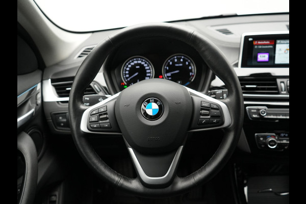BMW X1 xDrive25e Sportline Plug In Hybrid 221pk Dealer O.H. PHEV | Trekhaak Afn. | Adaptive Cruise | Camera | Sportstoelen Verwarmd | Sfeerverlichting | Keyless | LED Koplampen | Navigatie | DAB |