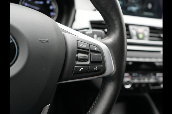 BMW X1 xDrive25e Sportline Plug In Hybrid 221pk Dealer O.H. PHEV | Trekhaak Afn. | Adaptive Cruise | Camera | Sportstoelen Verwarmd | Sfeerverlichting | Keyless | LED Koplampen | Navigatie | DAB |