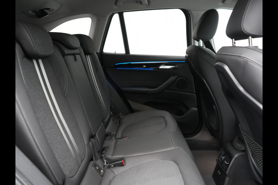 BMW X1 xDrive25e Sportline Plug In Hybrid 221pk Dealer O.H. PHEV | Trekhaak Afn. | Adaptive Cruise | Camera | Sportstoelen Verwarmd | Sfeerverlichting | Keyless | LED Koplampen | Navigatie | DAB |