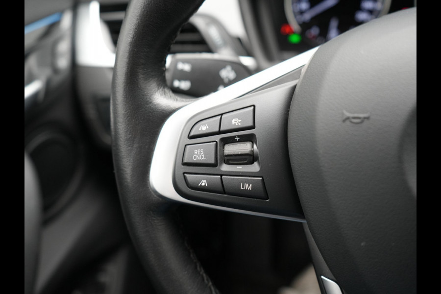 BMW X1 xDrive25e Sportline Plug In Hybrid 221pk Dealer O.H. PHEV | Trekhaak Afn. | Adaptive Cruise | Camera | Sportstoelen Verwarmd | Sfeerverlichting | Keyless | LED Koplampen | Navigatie | DAB |