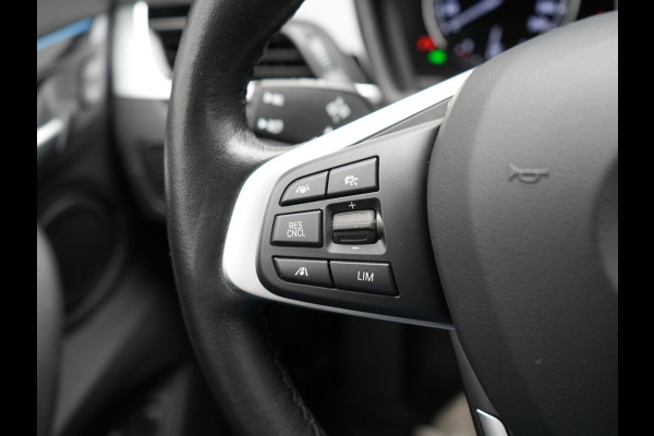 BMW X1 xDrive25e Sportline Plug In Hybrid 221pk Dealer O.H. PHEV | Trekhaak Afn. | Adaptive Cruise | Camera | Sportstoelen Verwarmd | Sfeerverlichting | Keyless | LED Koplampen | Navigatie | DAB |
