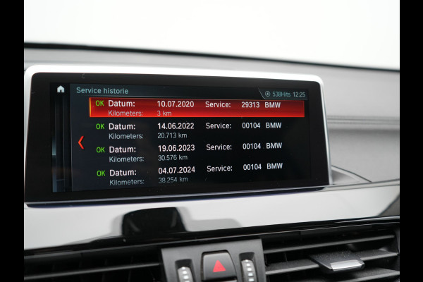 BMW X1 xDrive25e Sportline Plug In Hybrid 221pk Dealer O.H. PHEV | Trekhaak Afn. | Adaptive Cruise | Camera | Sportstoelen Verwarmd | Sfeerverlichting | Keyless | LED Koplampen | Navigatie | DAB |