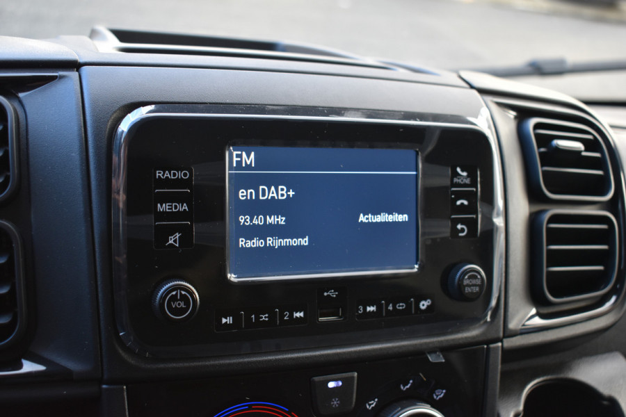 Peugeot Boxer 2.2 BlueHDi 140 S&S L2H2 3.3t Euro 6 Nieuwe registratie 2024/ GEEN BPM/ L2H2/ achteruitrijcamera verzwaard verenpakket, pakket City plus