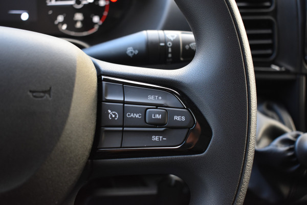 Peugeot Boxer 2.2 BlueHDi 140 S&S L2H2 3.3t Euro 6 Nieuwe registratie 2024/ GEEN BPM/ L2H2/ achteruitrijcamera verzwaard verenpakket, pakket City plus