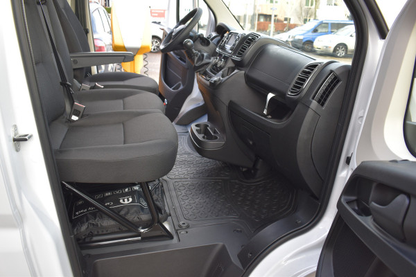 Peugeot Boxer 2.2 BlueHDi 140 S&S L2H2 3.3t Euro 6 Nieuwe registratie 2024/ GEEN BPM/ L2H2/ achteruitrijcamera verzwaard verenpakket, pakket City plus