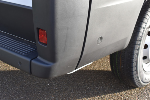Peugeot Boxer 2.2 BlueHDi 140 S&S L2H2 3.3t Euro 6 Nieuwe registratie 2024/ GEEN BPM/ L2H2/ achteruitrijcamera verzwaard verenpakket, pakket City plus