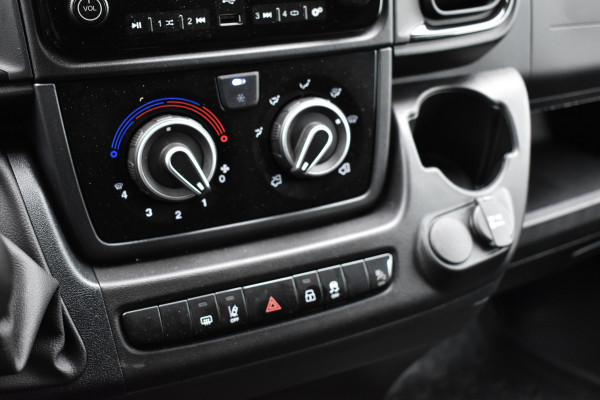 Peugeot Boxer 2.2 BlueHDi 140 S&S L2H2 3.3t Euro 6 Nieuwe registratie 2024/ GEEN BPM/ L2H2/ achteruitrijcamera verzwaard verenpakket, pakket City plus