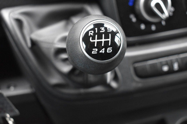 Peugeot Boxer 2.2 BlueHDi 140 S&S L2H2 3.3t Euro 6 Nieuwe registratie 2024/ GEEN BPM/ L2H2/ achteruitrijcamera verzwaard verenpakket, pakket City plus