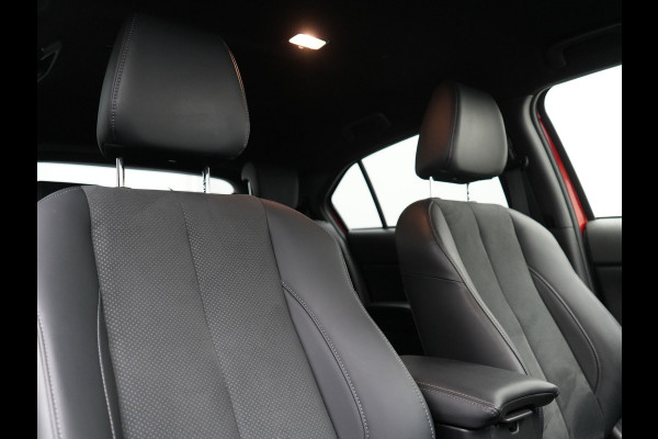 Mitsubishi Eclipse Cross 2.4 Black Edition Plug In Hybrid 188pk Dealer O.H. PHEV | Trekhaak Afn. | Adaptive Cruise | 360 Camera | Alcantara Sportstoelen & Stuur Verwarmd | Apple Carplay | Keyless | Blis | Navigatie | DAB |