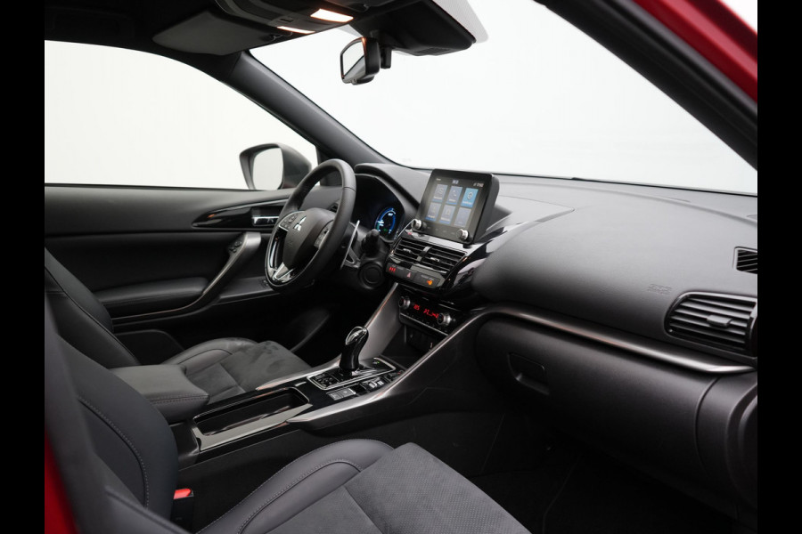 Mitsubishi Eclipse Cross 2.4 Black Edition Plug In Hybrid 188pk Dealer O.H. PHEV | Trekhaak Afn. | Adaptive Cruise | 360 Camera | Alcantara Sportstoelen & Stuur Verwarmd | Apple Carplay | Keyless | Blis | Navigatie | DAB |
