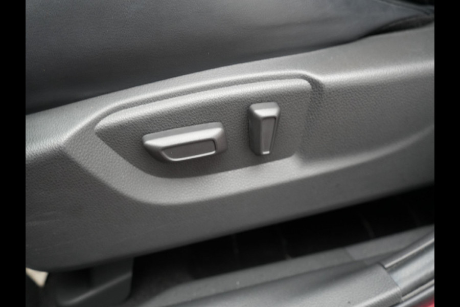 Mitsubishi Eclipse Cross 2.4 Black Edition Plug In Hybrid 188pk Dealer O.H. PHEV | Trekhaak Afn. | Adaptive Cruise | 360 Camera | Alcantara Sportstoelen & Stuur Verwarmd | Apple Carplay | Keyless | Blis | Navigatie | DAB |