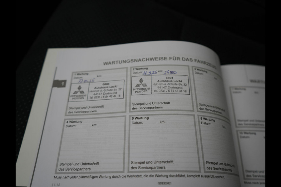 Mitsubishi Eclipse Cross 2.4 Black Edition Plug In Hybrid 188pk Dealer O.H. PHEV | Trekhaak Afn. | Adaptive Cruise | 360 Camera | Alcantara Sportstoelen & Stuur Verwarmd | Apple Carplay | Keyless | Blis | Navigatie | DAB |