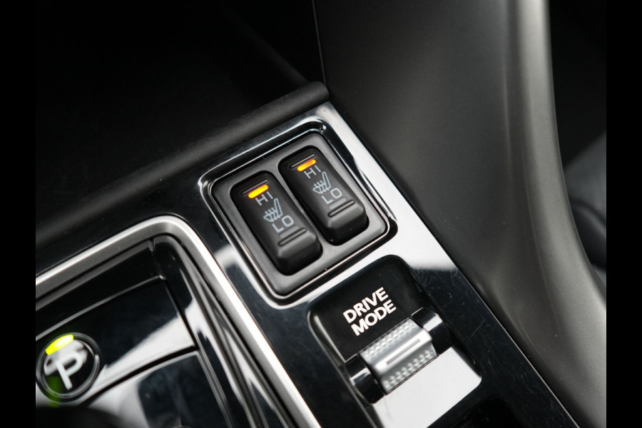 Mitsubishi Eclipse Cross 2.4 Black Edition Plug In Hybrid 188pk Dealer O.H. PHEV | Trekhaak Afn. | Adaptive Cruise | 360 Camera | Alcantara Sportstoelen & Stuur Verwarmd | Apple Carplay | Keyless | Blis | Navigatie | DAB |