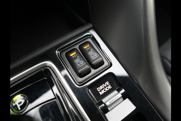 Mitsubishi Eclipse Cross 2.4 Black Edition Plug In Hybrid 188pk Dealer O.H. PHEV | Trekhaak Afn. | Adaptive Cruise | 360 Camera | Alcantara Sportstoelen & Stuur Verwarmd | Apple Carplay | Keyless | Blis | Navigatie | DAB |