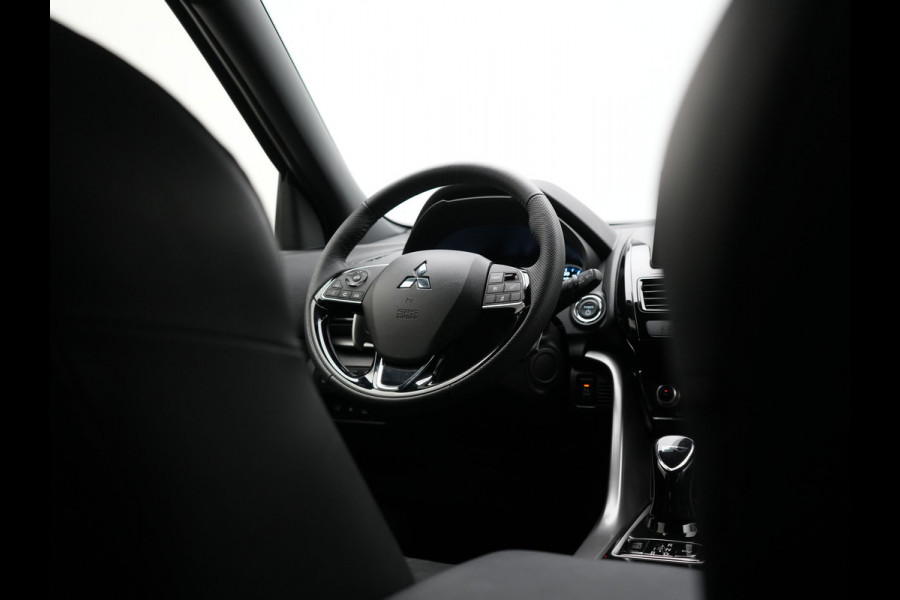 Mitsubishi Eclipse Cross 2.4 Black Edition Plug In Hybrid 188pk Dealer O.H. PHEV | Trekhaak Afn. | Adaptive Cruise | 360 Camera | Alcantara Sportstoelen & Stuur Verwarmd | Apple Carplay | Keyless | Blis | Navigatie | DAB |
