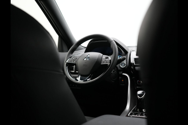 Mitsubishi Eclipse Cross 2.4 Black Edition Plug In Hybrid 188pk Dealer O.H. PHEV | Trekhaak Afn. | Adaptive Cruise | 360 Camera | Alcantara Sportstoelen & Stuur Verwarmd | Apple Carplay | Keyless | Blis | Navigatie | DAB |