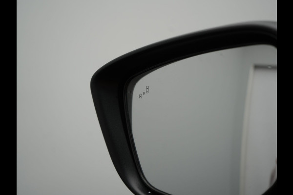 Mitsubishi Eclipse Cross 2.4 Black Edition Plug In Hybrid 188pk Dealer O.H. PHEV | Trekhaak Afn. | Adaptive Cruise | 360 Camera | Alcantara Sportstoelen & Stuur Verwarmd | Apple Carplay | Keyless | Blis | Navigatie | DAB |