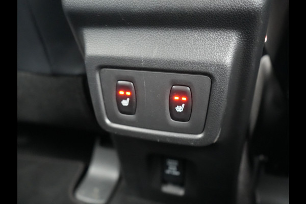 Mitsubishi Eclipse Cross 2.4 Black Edition Plug In Hybrid 188pk Dealer O.H. PHEV | Trekhaak Afn. | Adaptive Cruise | 360 Camera | Alcantara Sportstoelen & Stuur Verwarmd | Apple Carplay | Keyless | Blis | Navigatie | DAB |