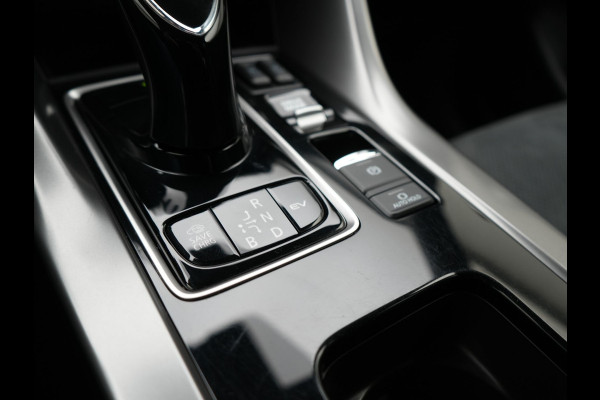 Mitsubishi Eclipse Cross 2.4 Black Edition Plug In Hybrid 188pk Dealer O.H. PHEV | Trekhaak Afn. | Adaptive Cruise | 360 Camera | Alcantara Sportstoelen & Stuur Verwarmd | Apple Carplay | Keyless | Blis | Navigatie | DAB |