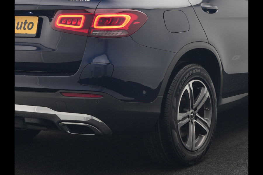 Mercedes-Benz GLC 300e 4MATIC Business Solution Luxury Plug In Hybrid 320pk Dealer O.H. PHEV | Trekhaak Af Fabriek | Head Up | Camera | Lederen Sportstoelen Memory & Verwarmd | Apple Carplay | Navigatie | DAB | Cruise Control |