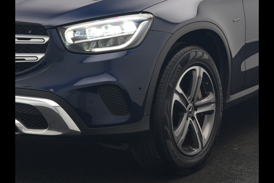 Mercedes-Benz GLC 300e 4MATIC Business Solution Luxury Plug In Hybrid 320pk Dealer O.H. PHEV | Trekhaak Af Fabriek | Head Up | Camera | Lederen Sportstoelen Memory & Verwarmd | Apple Carplay | Navigatie | DAB | Cruise Control |