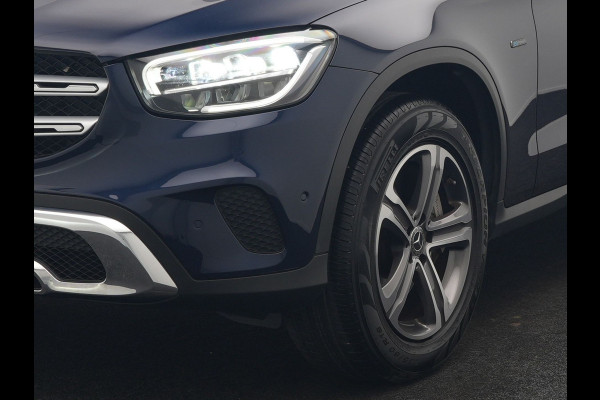 Mercedes-Benz GLC 300e 4MATIC Business Solution Luxury Plug In Hybrid 320pk Dealer O.H. PHEV | Trekhaak Af Fabriek | Head Up | Camera | Lederen Sportstoelen Memory & Verwarmd | Apple Carplay | Navigatie | DAB | Cruise Control |