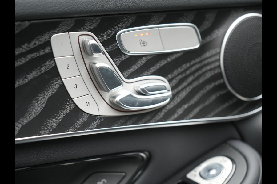Mercedes-Benz GLC 300e 4MATIC Business Solution Luxury Plug In Hybrid 320pk Dealer O.H. PHEV | Trekhaak Af Fabriek | Head Up | Camera | Lederen Sportstoelen Memory & Verwarmd | Apple Carplay | Navigatie | DAB | Cruise Control |