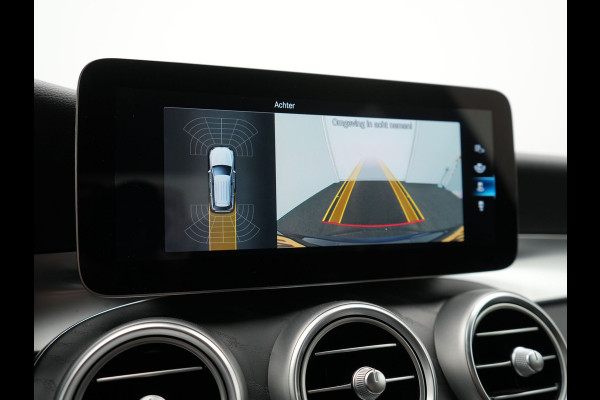 Mercedes-Benz GLC 300e 4MATIC Business Solution Luxury Plug In Hybrid 320pk Dealer O.H. PHEV | Trekhaak Af Fabriek | Head Up | Camera | Lederen Sportstoelen Memory & Verwarmd | Apple Carplay | Navigatie | DAB | Cruise Control |