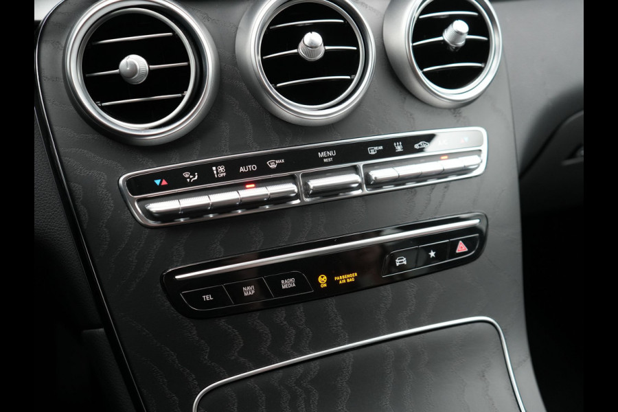 Mercedes-Benz GLC 300e 4MATIC Business Solution Luxury Plug In Hybrid 320pk Dealer O.H. PHEV | Trekhaak Af Fabriek | Head Up | Camera | Lederen Sportstoelen Memory & Verwarmd | Apple Carplay | Navigatie | DAB | Cruise Control |