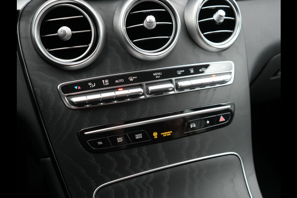 Mercedes-Benz GLC 300e 4MATIC Business Solution Luxury Plug In Hybrid 320pk Dealer O.H. PHEV | Trekhaak Af Fabriek | Head Up | Camera | Lederen Sportstoelen Memory & Verwarmd | Apple Carplay | Navigatie | DAB | Cruise Control |
