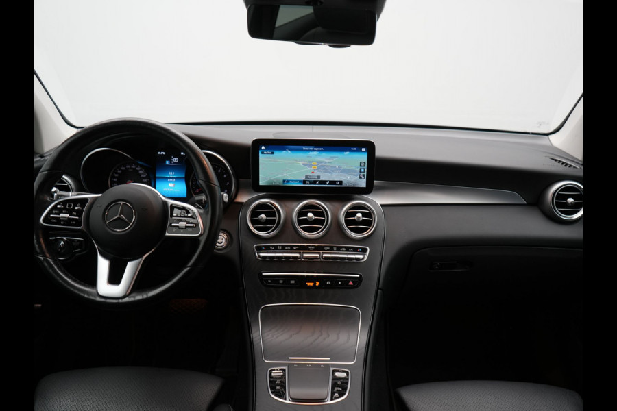 Mercedes-Benz GLC 300e 4MATIC Business Solution Luxury Plug In Hybrid 320pk Dealer O.H. PHEV | Trekhaak Af Fabriek | Head Up | Camera | Lederen Sportstoelen Memory & Verwarmd | Apple Carplay | Navigatie | DAB | Cruise Control |