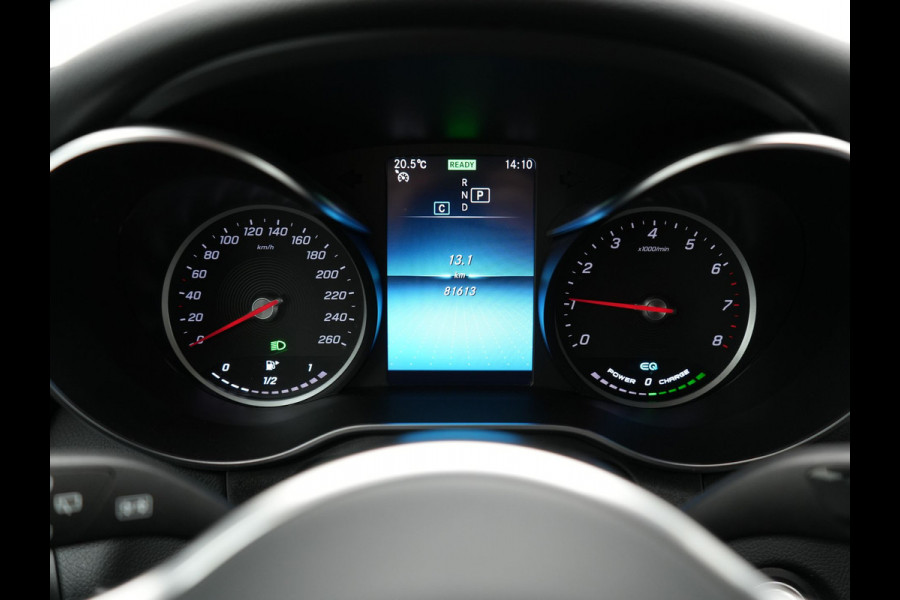 Mercedes-Benz GLC 300e 4MATIC Business Solution Luxury Plug In Hybrid 320pk Dealer O.H. PHEV | Trekhaak Af Fabriek | Head Up | Camera | Lederen Sportstoelen Memory & Verwarmd | Apple Carplay | Navigatie | DAB | Cruise Control |