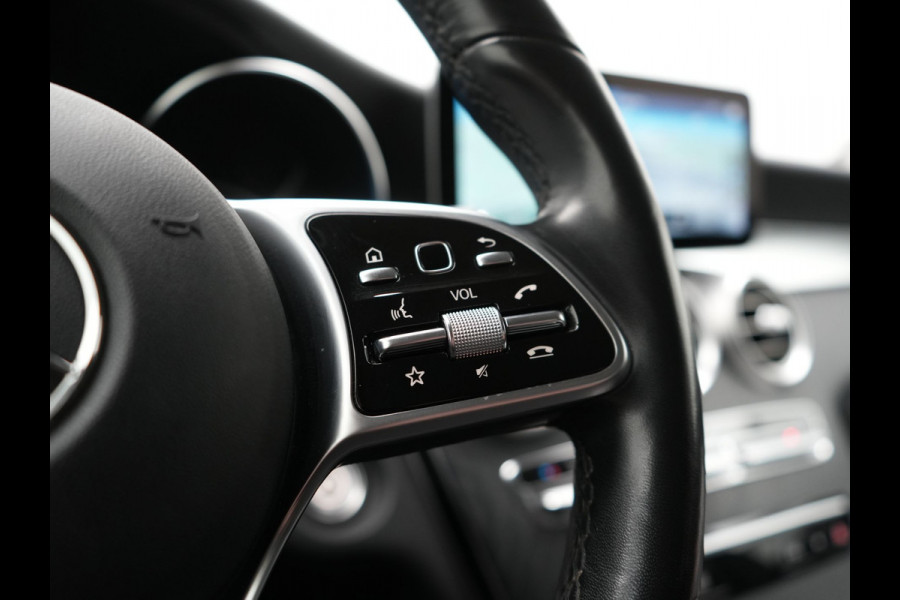 Mercedes-Benz GLC 300e 4MATIC Business Solution Luxury Plug In Hybrid 320pk Dealer O.H. PHEV | Trekhaak Af Fabriek | Head Up | Camera | Lederen Sportstoelen Memory & Verwarmd | Apple Carplay | Navigatie | DAB | Cruise Control |