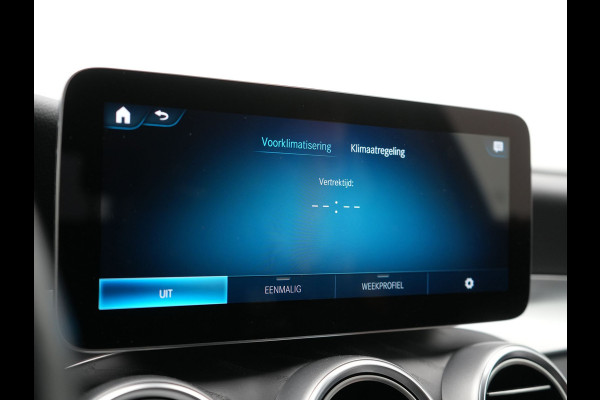 Mercedes-Benz GLC 300e 4MATIC Business Solution Luxury Plug In Hybrid 320pk Dealer O.H. PHEV | Trekhaak Af Fabriek | Head Up | Camera | Lederen Sportstoelen Memory & Verwarmd | Apple Carplay | Navigatie | DAB | Cruise Control |