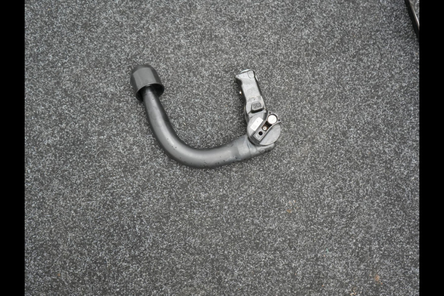 BMW X1 xDrive25e Sportline PHEV 221pk Dealer O.H | Trekhaak Afn. | Panodak | Head Up | Lederen Sportstoelen Memory & Verwarmd | Camera | Apple Carplay | Keyless | Sfeerverlichting | Navigatie | DAB | Plug in Hybrid |