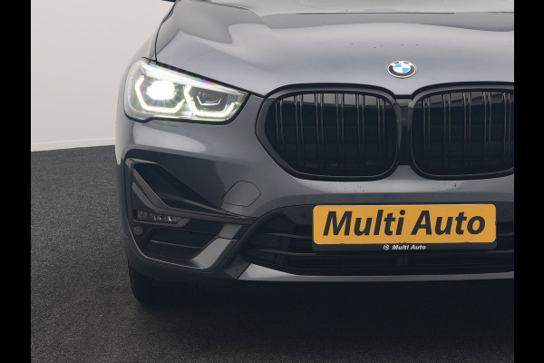 BMW X1 xDrive25e Sportline PHEV 221pk Dealer O.H | Trekhaak Afn. | Panodak | Head Up | Lederen Sportstoelen Memory & Verwarmd | Camera | Apple Carplay | Keyless | Sfeerverlichting | Navigatie | DAB | Plug in Hybrid |
