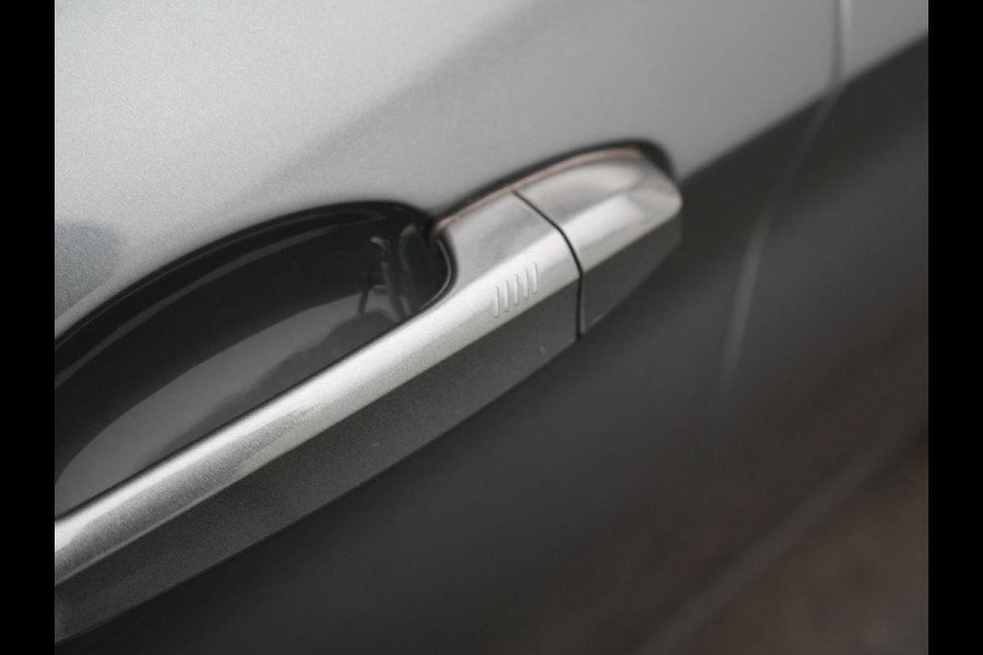 BMW X1 xDrive25e Sportline PHEV 221pk Dealer O.H | Trekhaak Afn. | Panodak | Head Up | Lederen Sportstoelen Memory & Verwarmd | Camera | Apple Carplay | Keyless | Sfeerverlichting | Navigatie | DAB | Plug in Hybrid |