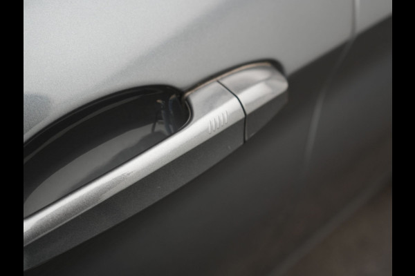 BMW X1 xDrive25e Sportline PHEV 221pk Dealer O.H | Trekhaak Afn. | Panodak | Head Up | Lederen Sportstoelen Memory & Verwarmd | Camera | Apple Carplay | Keyless | Sfeerverlichting | Navigatie | DAB | Plug in Hybrid |