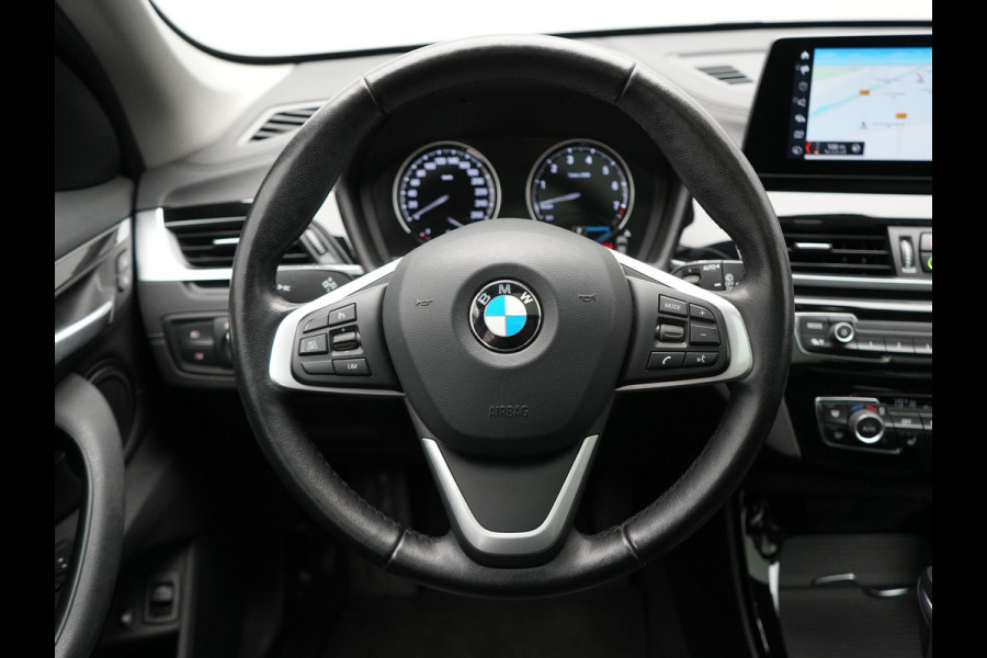 BMW X1 xDrive25e Sportline PHEV 221pk Dealer O.H | Trekhaak Afn. | Panodak | Head Up | Lederen Sportstoelen Memory & Verwarmd | Camera | Apple Carplay | Keyless | Sfeerverlichting | Navigatie | DAB | Plug in Hybrid |