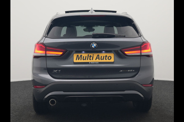 BMW X1 xDrive25e Sportline PHEV 221pk Dealer O.H | Trekhaak Afn. | Panodak | Head Up | Lederen Sportstoelen Memory & Verwarmd | Camera | Apple Carplay | Keyless | Sfeerverlichting | Navigatie | DAB | Plug in Hybrid |
