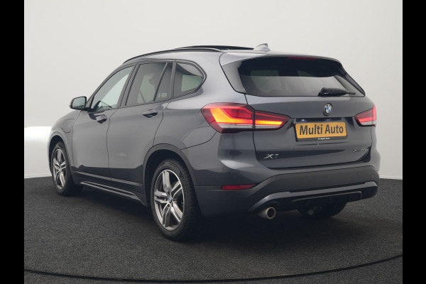 BMW X1 xDrive25e Sportline PHEV 221pk Dealer O.H | Trekhaak Afn. | Panodak | Head Up | Lederen Sportstoelen Memory & Verwarmd | Camera | Apple Carplay | Keyless | Sfeerverlichting | Navigatie | DAB | Plug in Hybrid |