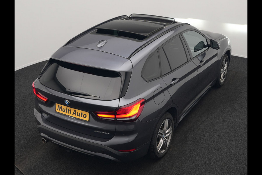 BMW X1 xDrive25e Sportline PHEV 221pk Dealer O.H | Trekhaak Afn. | Panodak | Head Up | Lederen Sportstoelen Memory & Verwarmd | Camera | Apple Carplay | Keyless | Sfeerverlichting | Navigatie | DAB | Plug in Hybrid |